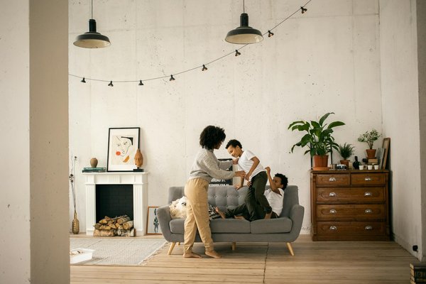 L'art de sublimer la lumière : explorer le savoir-faire artisanal derrière la lampe era